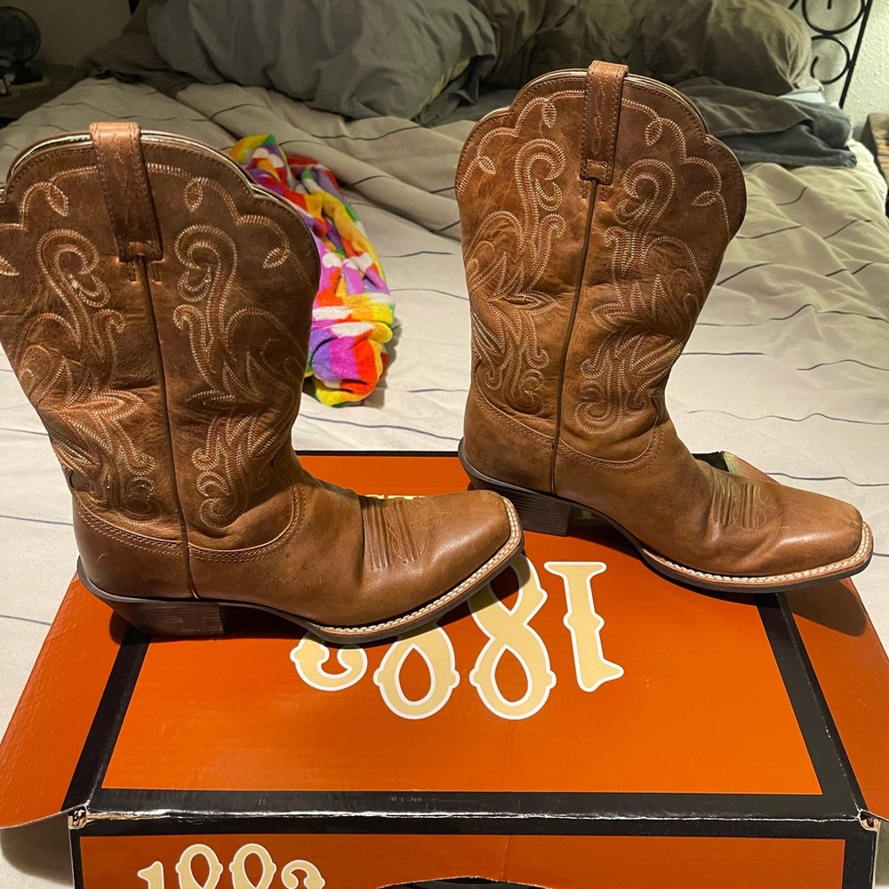 Women’s Ariat boots